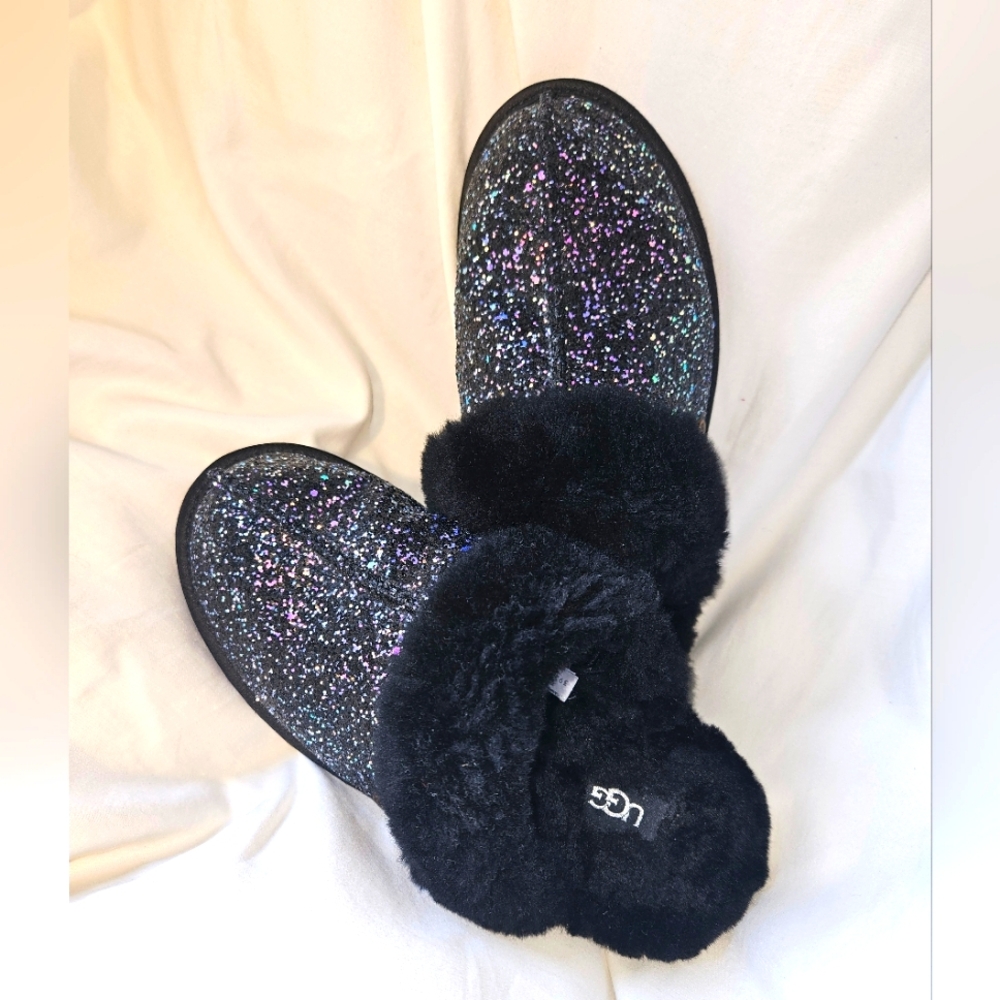 UGG SLIPPERS SIZE 7